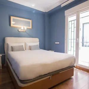 https://rentalsevilla-acogedor-apartamento-rodeado-de-palacios-seville.es-andalucia.com